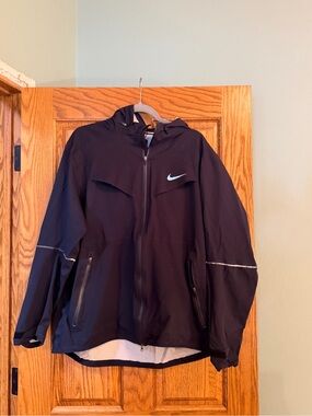 Nike Men’s Black Hooded Performance Jacket with Reflective Accent